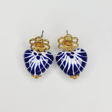 Cargar imagen en el visor de la galería, Aretes Corazón Talavera Azul
