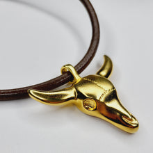 Cargar imagen en el visor de la galería, Collar de Toro Dorado
